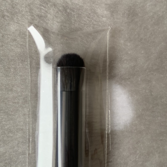 NARS Smudge Brush #25 - Picture 5 of 7